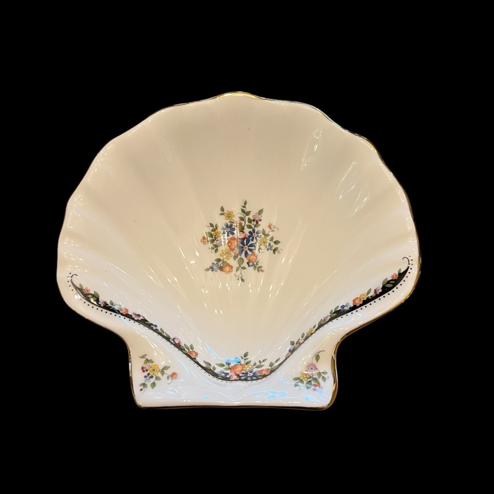 Wedgwood Osborne Bone China Shell Shaped Trinket Dish with Gold Trim